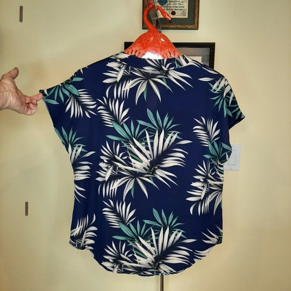NWOT!! Blue Tropical Print Top - Picture 4 of 7